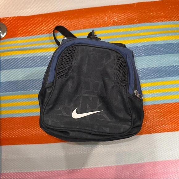 Nike Medium Size Navy Blue Black Duffel Bag with Logo - Picture 4 of 11